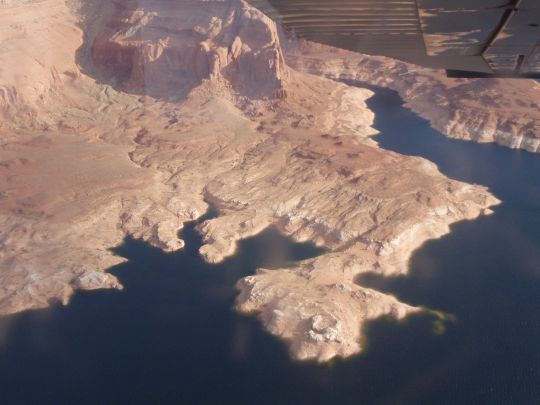 07-049 Vue aerienne du lac Powell